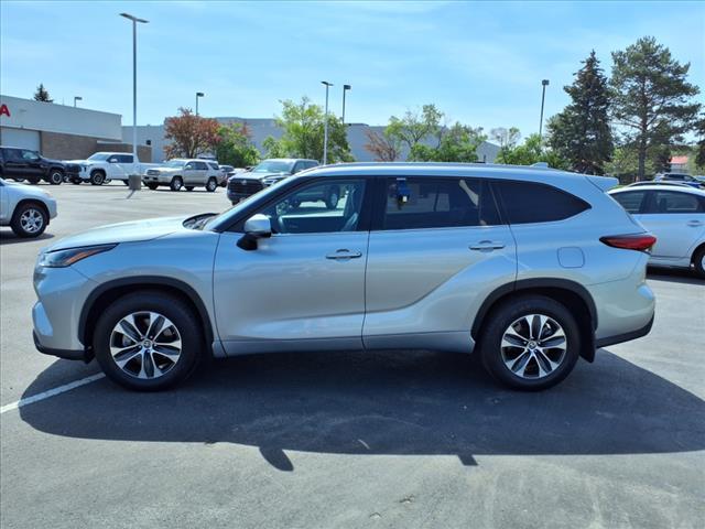 used 2022 Toyota Highlander car, priced at $41,407