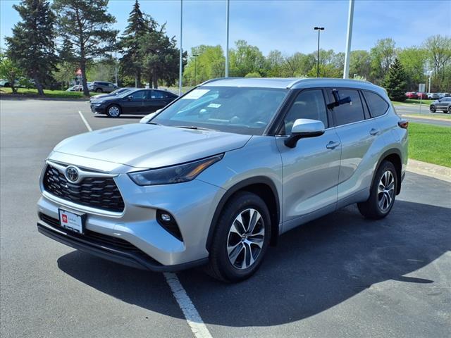 used 2022 Toyota Highlander car, priced at $41,407