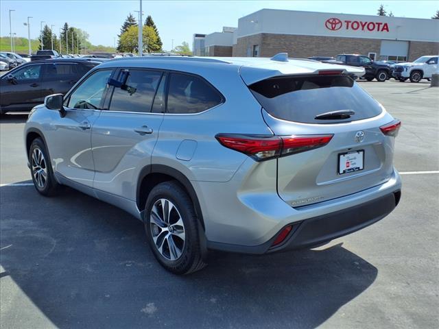 used 2022 Toyota Highlander car, priced at $41,407