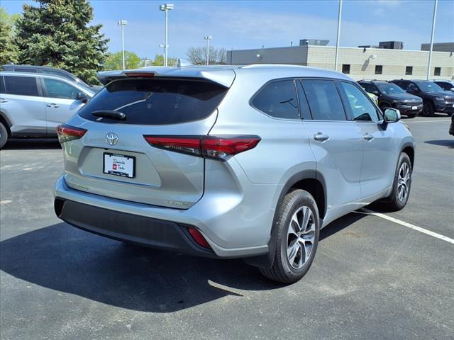 used 2022 Toyota Highlander car, priced at $41,407