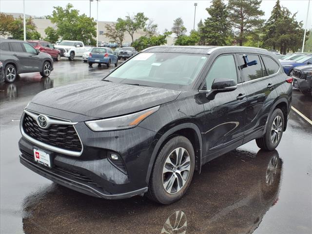 used 2022 Toyota Highlander car, priced at $37,852