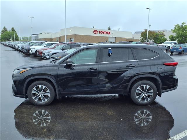used 2022 Toyota Highlander car, priced at $37,852