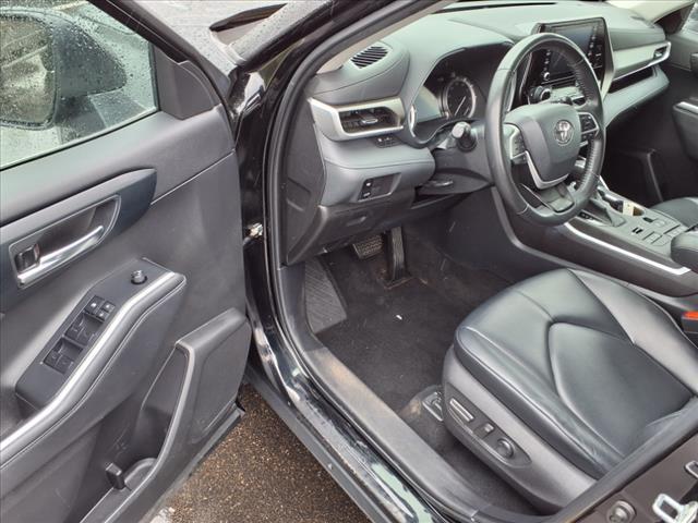 used 2022 Toyota Highlander car, priced at $37,852