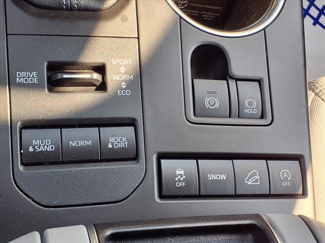 used 2022 Toyota Highlander car, priced at $36,021