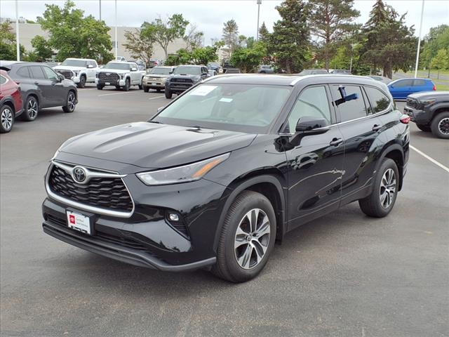 used 2021 Toyota Highlander car, priced at $38,125