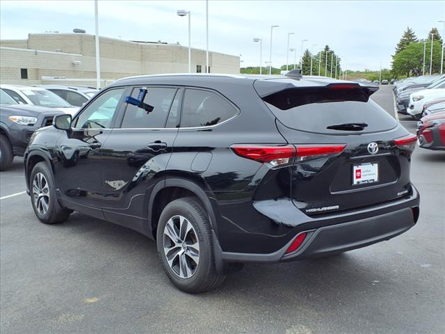 used 2021 Toyota Highlander car, priced at $38,125