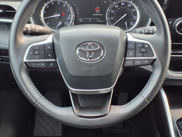 used 2022 Toyota Highlander car, priced at $42,369