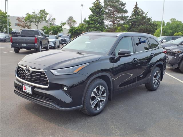 used 2022 Toyota Highlander car, priced at $42,369