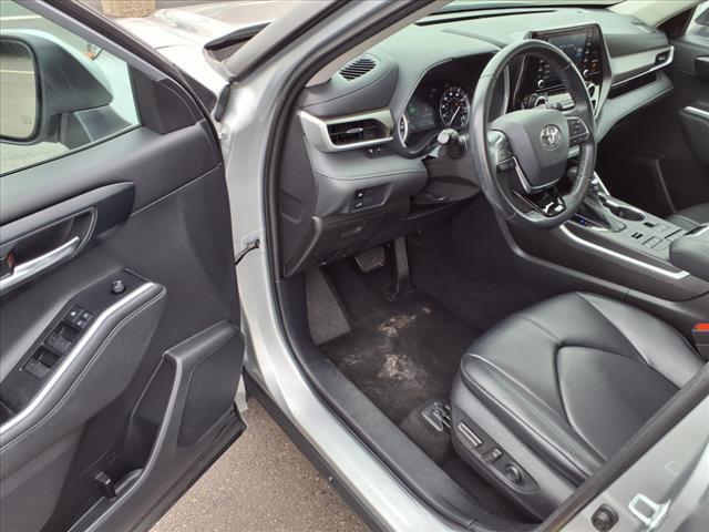 used 2021 Toyota Highlander car, priced at $33,901