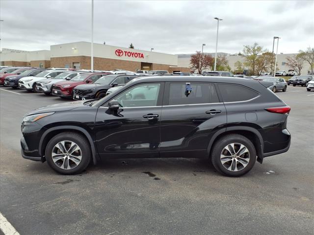used 2022 Toyota Highlander car, priced at $38,596