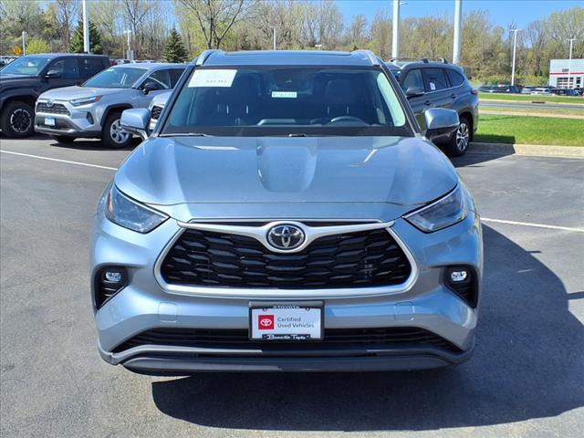 used 2022 Toyota Highlander car, priced at $42,987