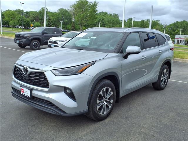 used 2022 Toyota Highlander car, priced at $40,132