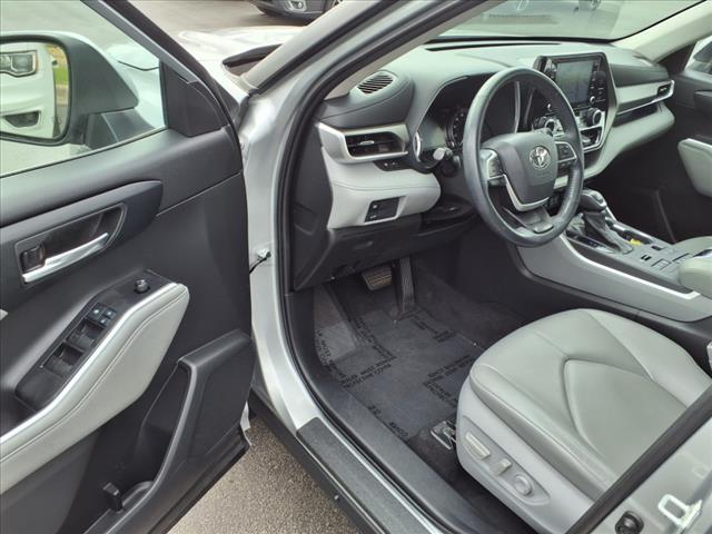 used 2022 Toyota Highlander car, priced at $40,132
