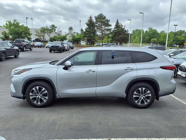 used 2022 Toyota Highlander car, priced at $40,132