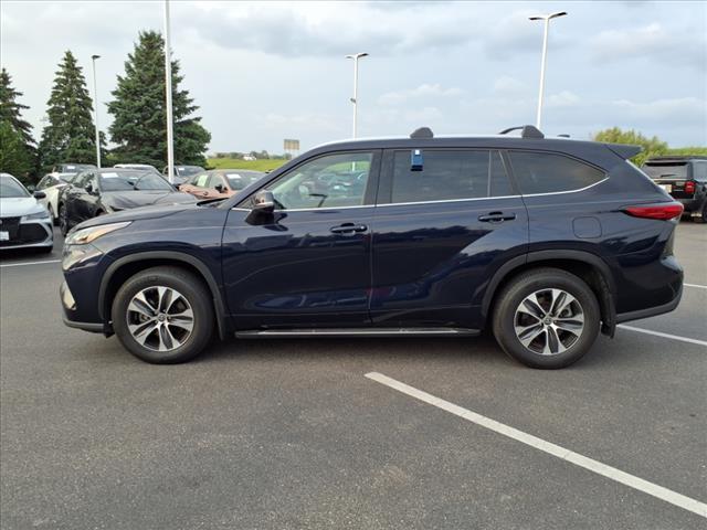 used 2022 Toyota Highlander car, priced at $38,554