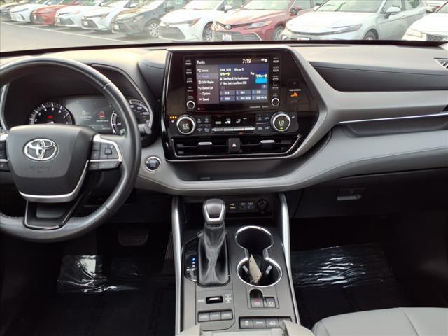 used 2022 Toyota Highlander car, priced at $38,554