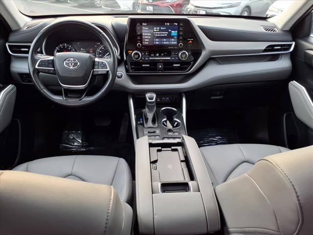 used 2022 Toyota Highlander car, priced at $38,554