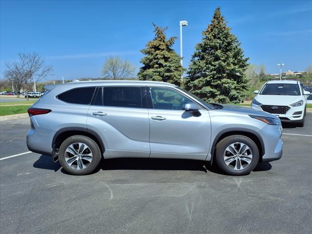 used 2022 Toyota Highlander car, priced at $42,265