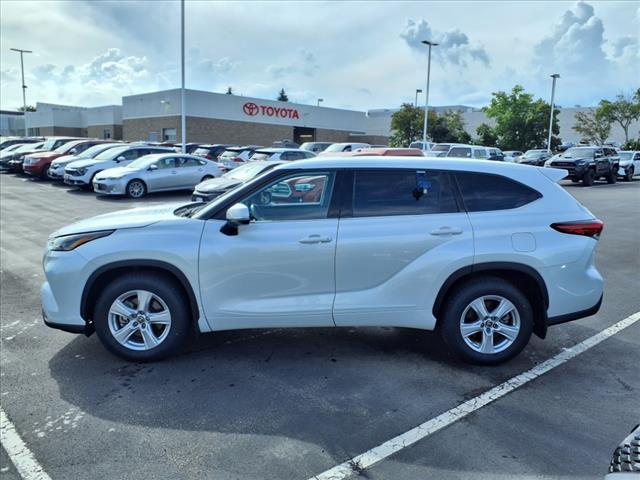used 2022 Toyota Highlander car, priced at $37,916