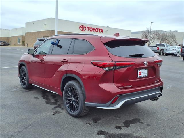 used 2023 Toyota Highlander car, priced at $47,690