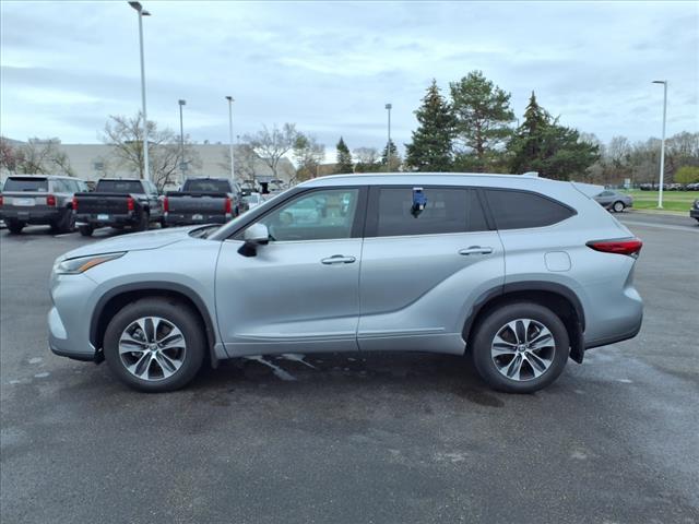 used 2021 Toyota Highlander car, priced at $40,958