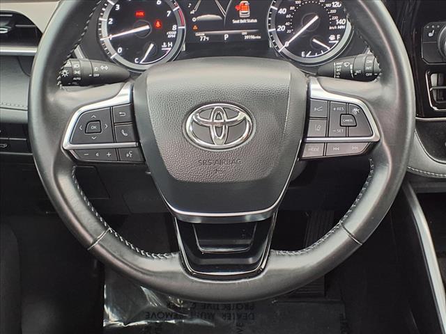 used 2021 Toyota Highlander car, priced at $38,297
