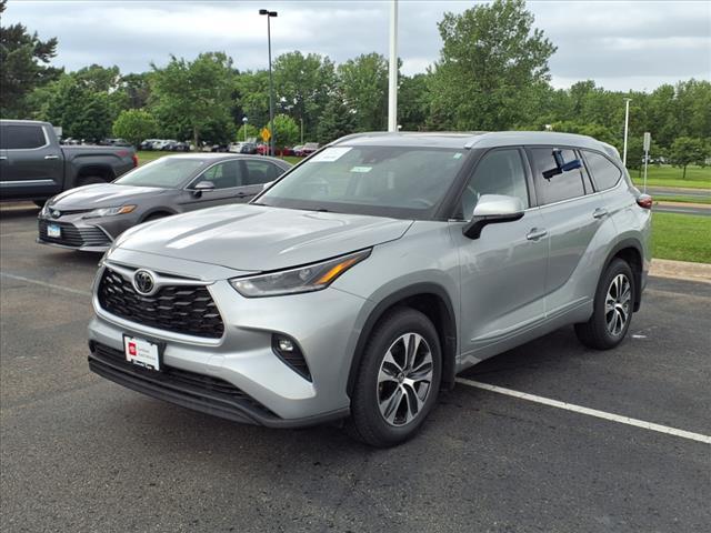 used 2021 Toyota Highlander car, priced at $38,297