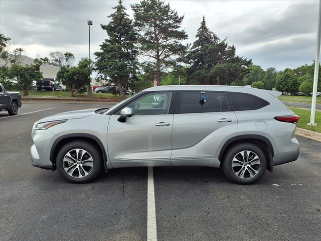 used 2021 Toyota Highlander car, priced at $38,297