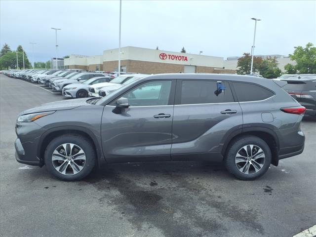 used 2022 Toyota Highlander car, priced at $41,515