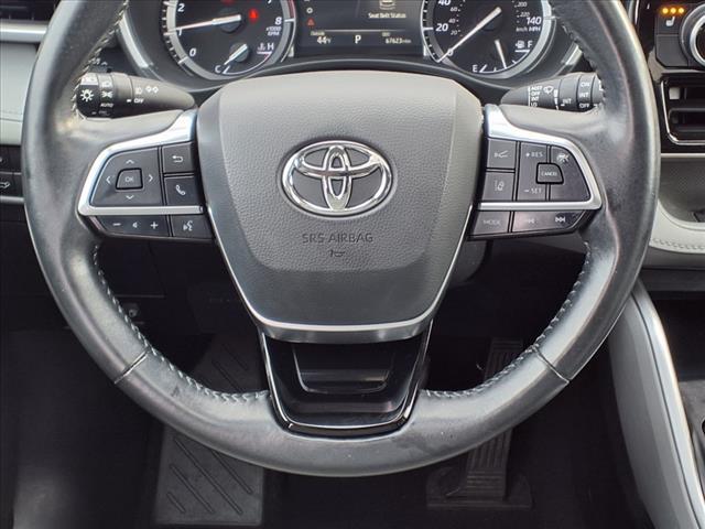 used 2021 Toyota Highlander car, priced at $34,070
