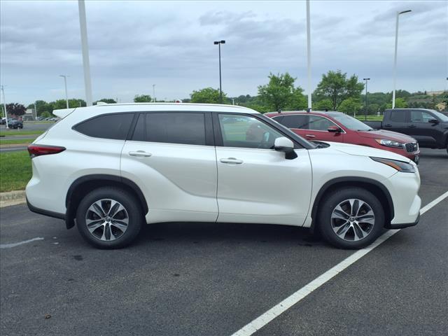 used 2021 Toyota Highlander car, priced at $36,078
