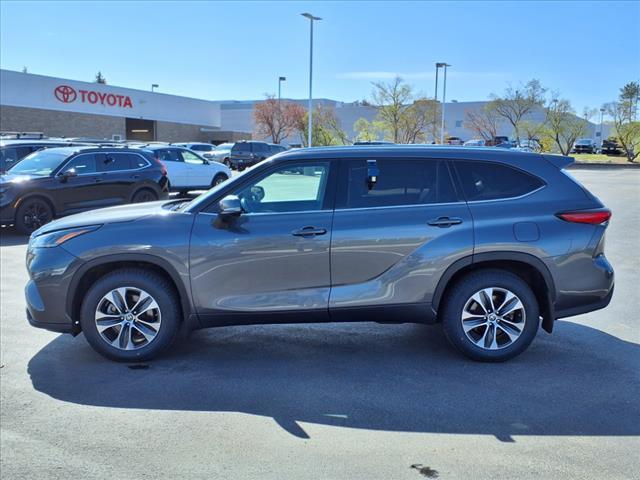 used 2021 Toyota Highlander car, priced at $42,159