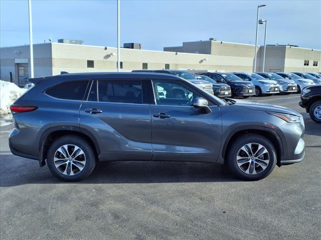 used 2021 Toyota Highlander car, priced at $40,211