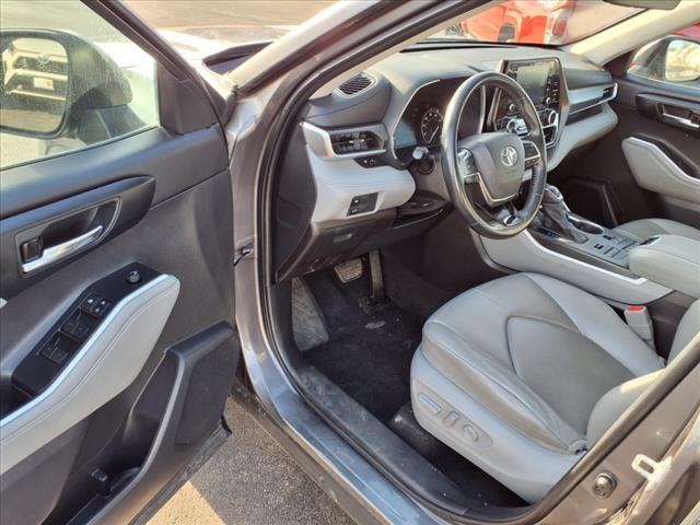 used 2021 Toyota Highlander car, priced at $40,211