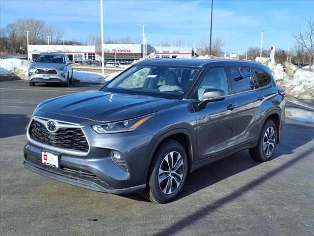 used 2021 Toyota Highlander car, priced at $40,211
