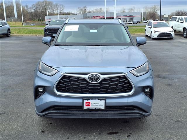 used 2021 Toyota Highlander car, priced at $37,642