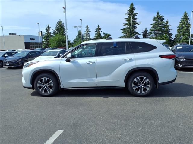 used 2022 Toyota Highlander car, priced at $42,023