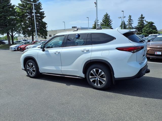 used 2022 Toyota Highlander car, priced at $42,023