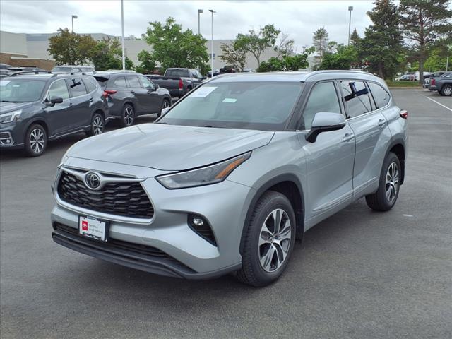 used 2021 Toyota Highlander car, priced at $39,116