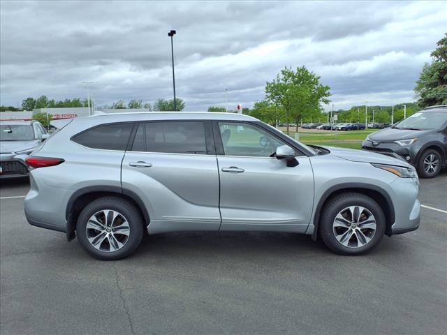 used 2021 Toyota Highlander car, priced at $39,116