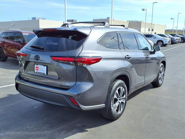 used 2022 Toyota Highlander car, priced at $40,980