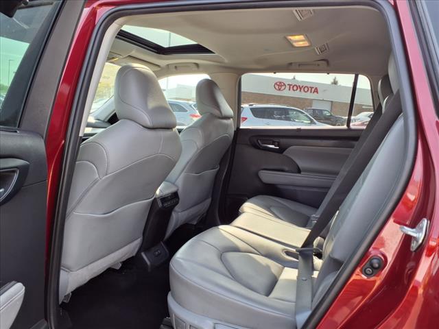 used 2021 Toyota Highlander car, priced at $38,771