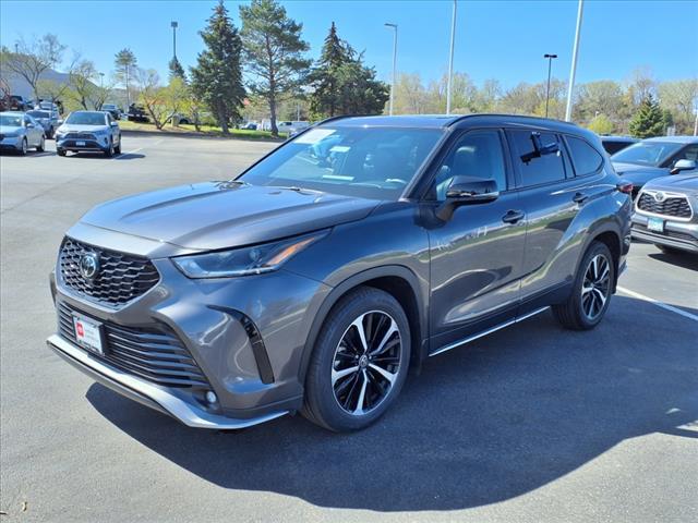 used 2022 Toyota Highlander car, priced at $41,598