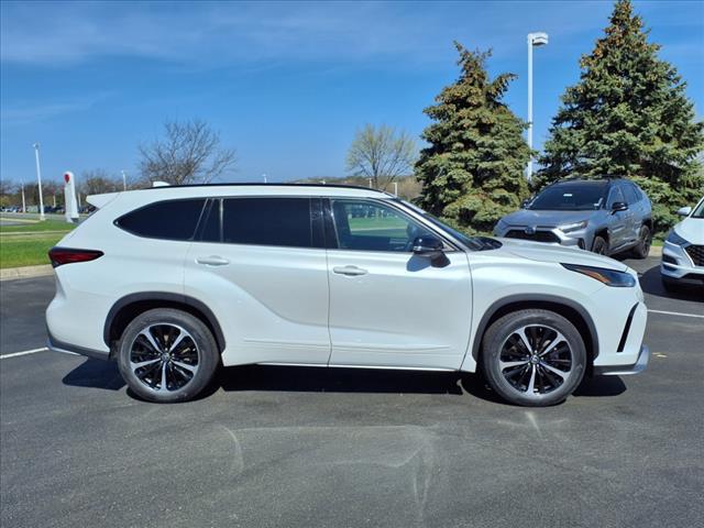 used 2022 Toyota Highlander car, priced at $41,679