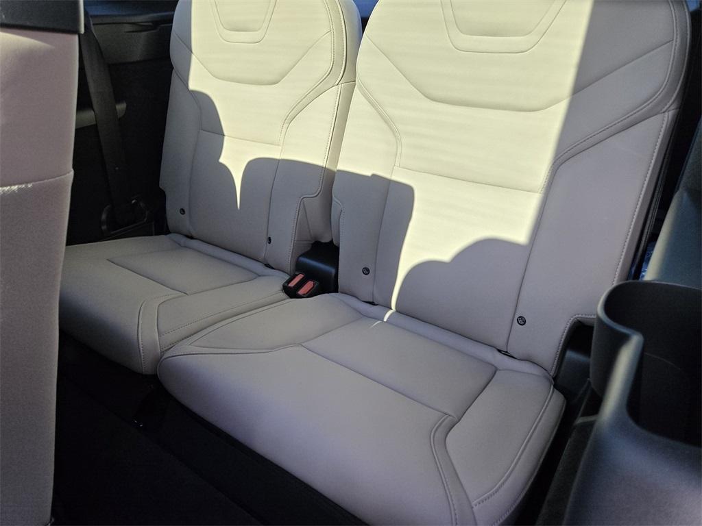 new 2025 Volvo EX90 car, priced at $80,050