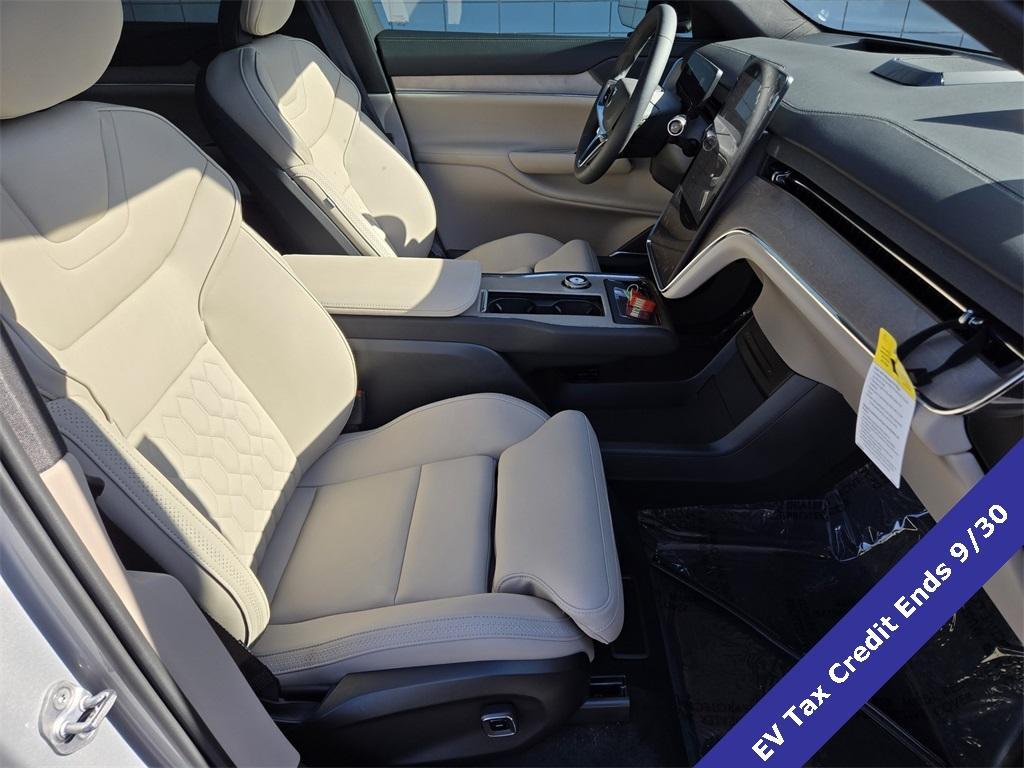 new 2025 Volvo EX90 car, priced at $77,610