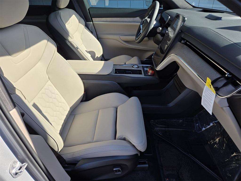 new 2025 Volvo EX90 car, priced at $80,050