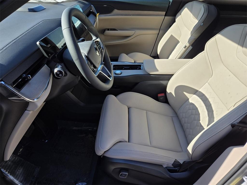 new 2025 Volvo EX90 car, priced at $80,050