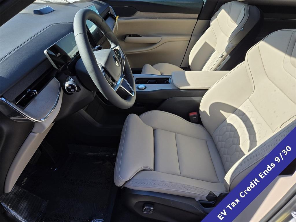 new 2025 Volvo EX90 car, priced at $77,610