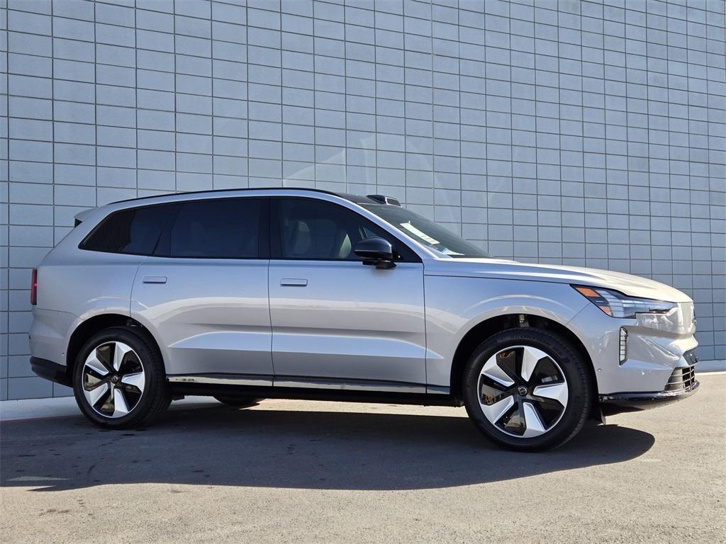 new 2025 Volvo EX90 car, priced at $80,050